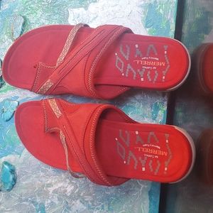 Gently used red Merrell air cushion memory foam sandal. Size 10
